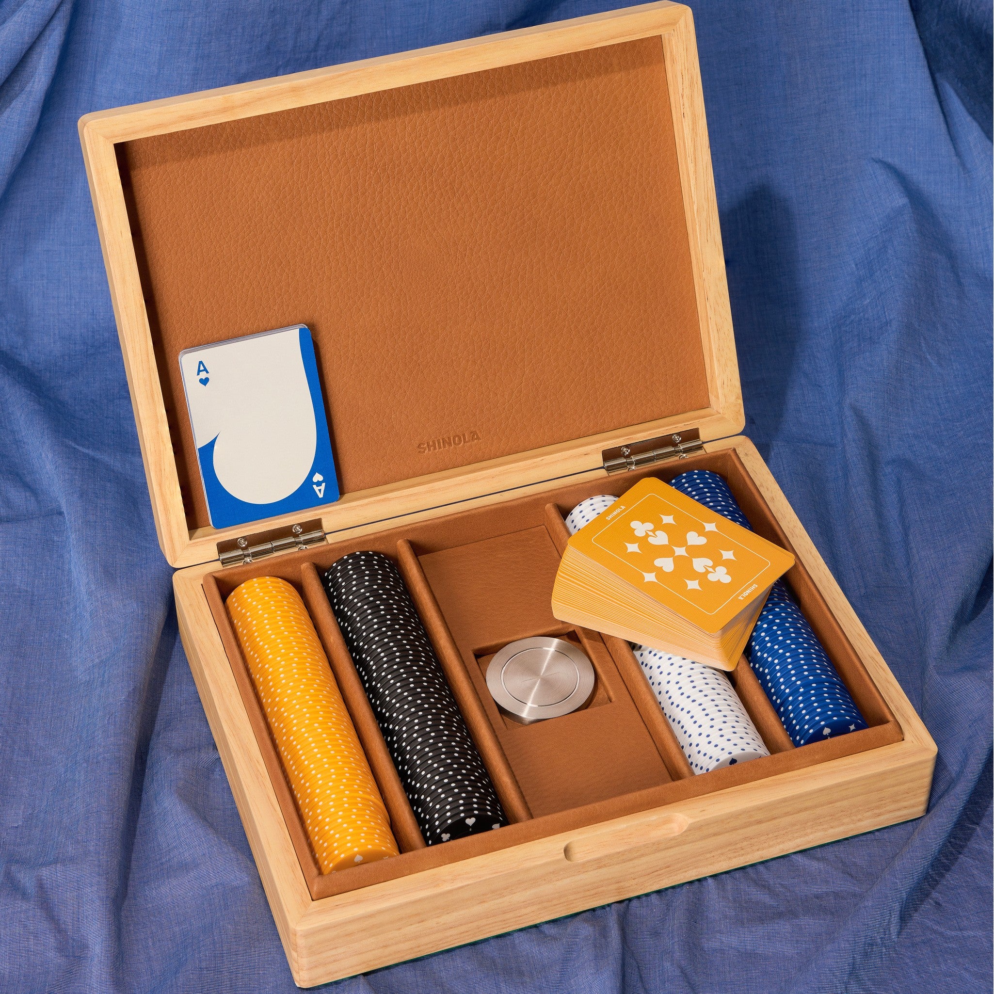 Lacquered Wood Poker Set - Cream / Blue - Image 2