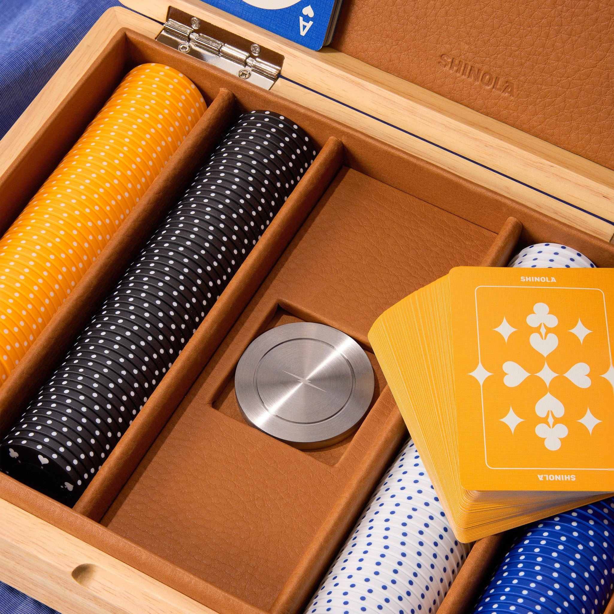 Lacquered Wood Poker Set - Cream / Blue - Image 3